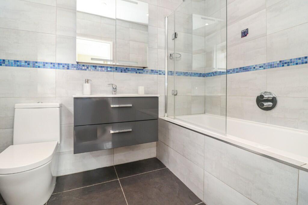En-suite bathroom