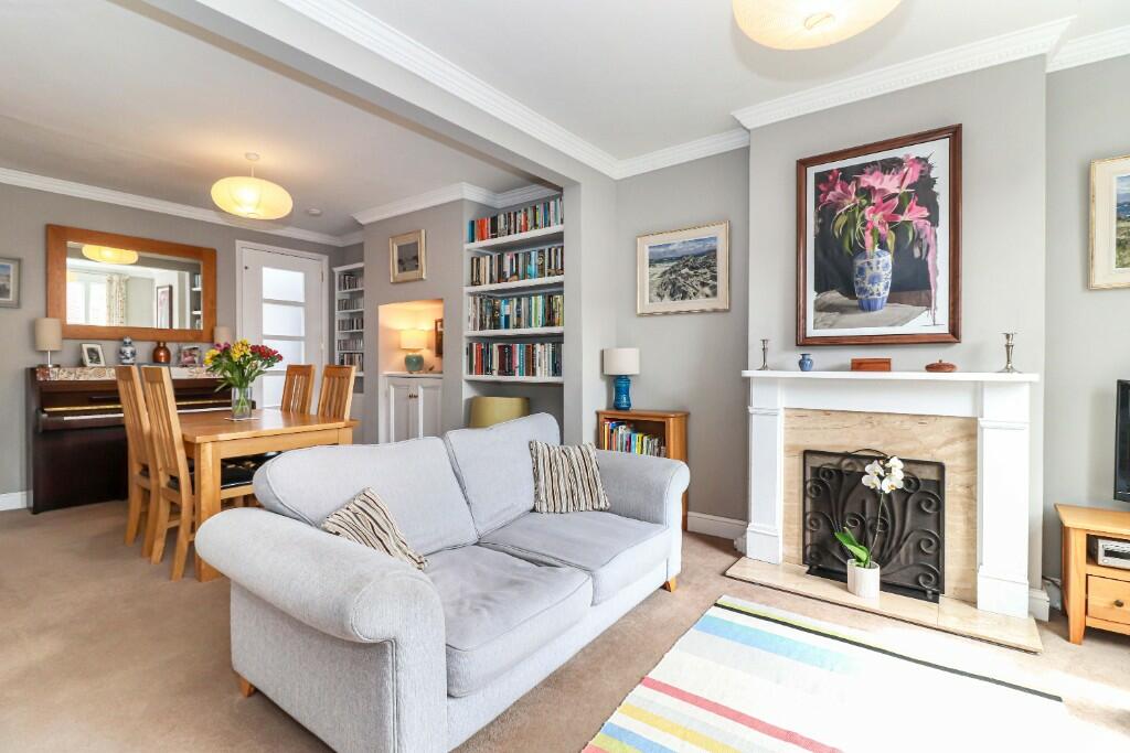 Sitting/dining room