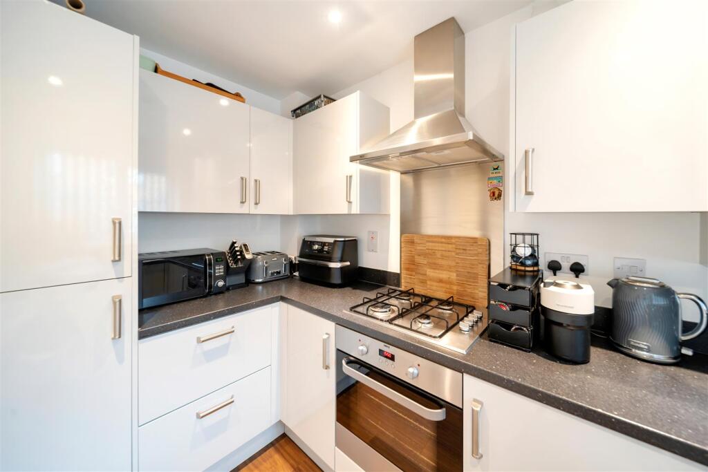 10 The Circle-25.jpg