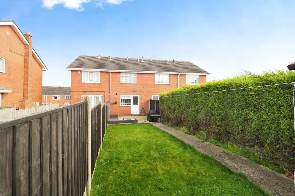Great sized and Private Garden with Lawn and Patio