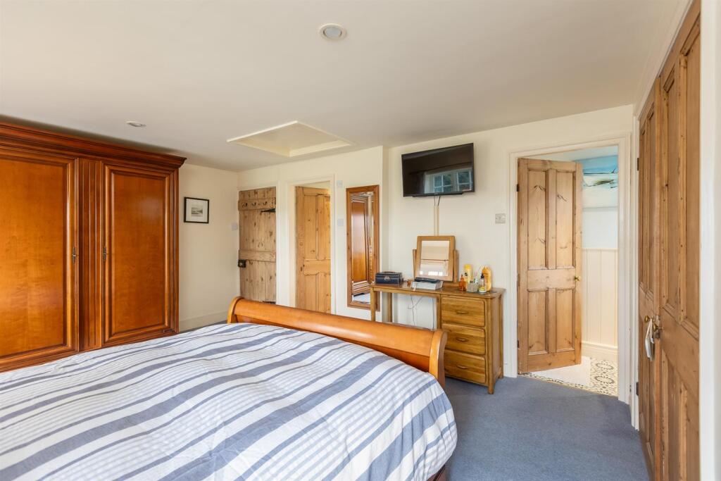 Printicpal Bedroom Suite
