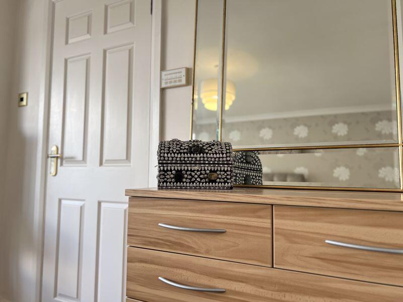 Feature Ensuite