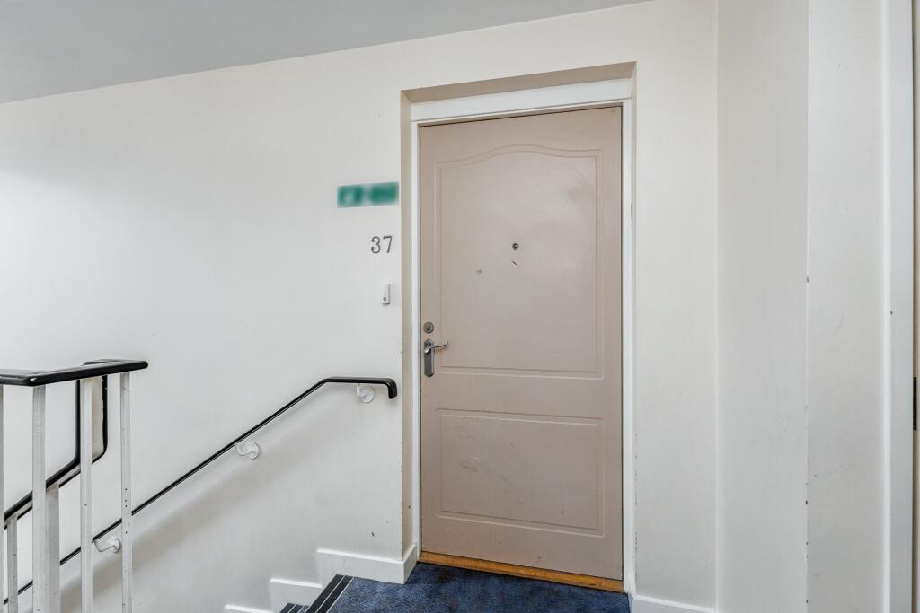 37 Clear Water Place, The Waterways, Oxford, OX2 7NL