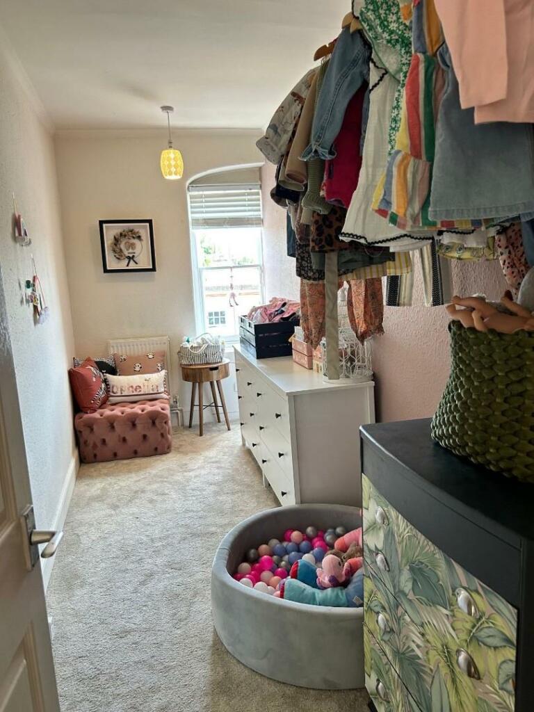 bedroom 4 18 high street.jpg