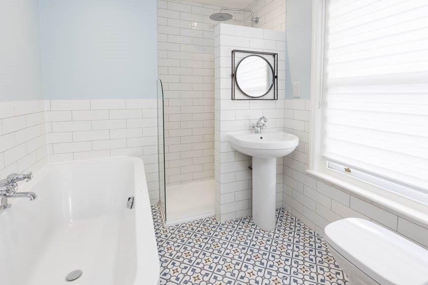 FAMILY BATHROOM (002).jpg