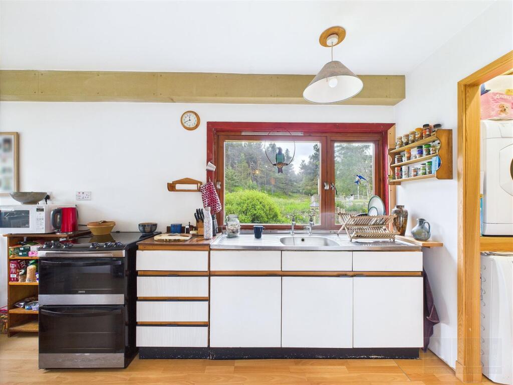 Kitchen / Dining