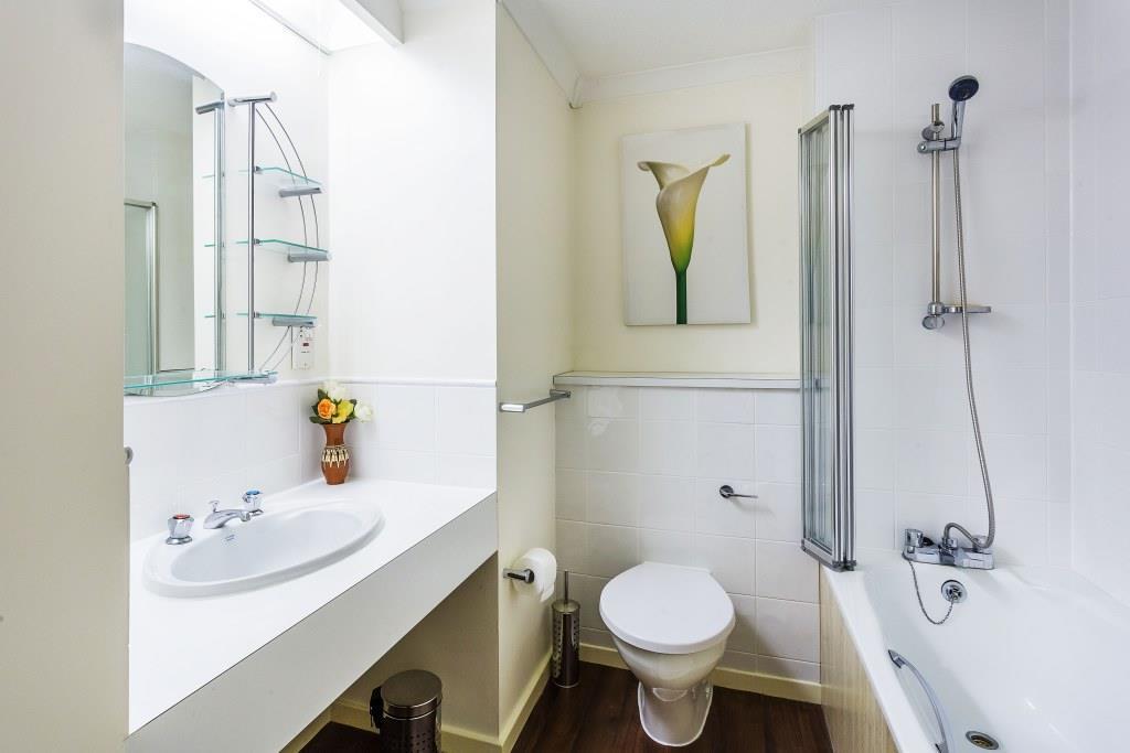 Family bathroom.jpg