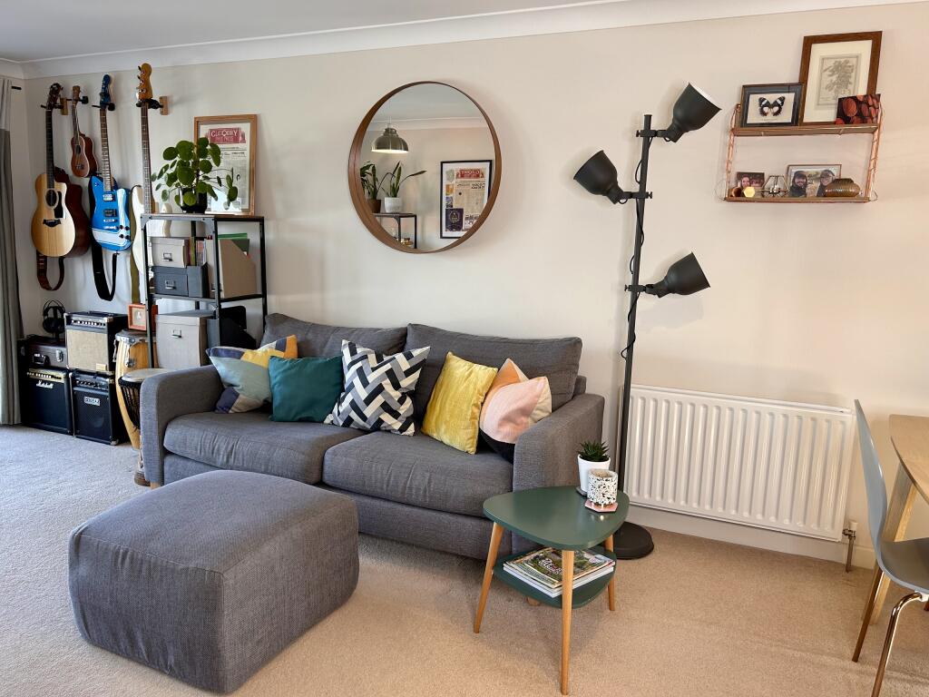 3. Livingroom B.jpeg