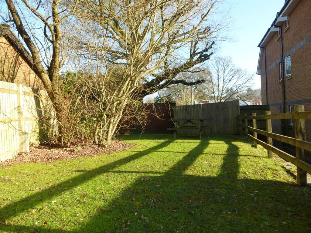 3 Brunel House - picnic bench.JPG