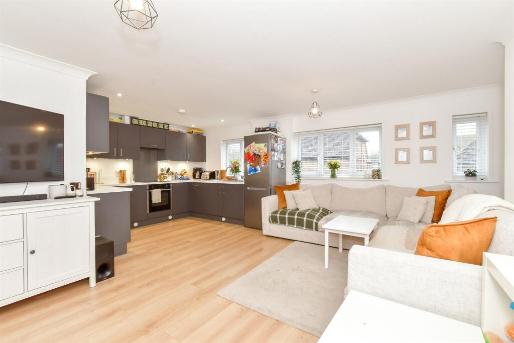 Lounge/ Kitchen