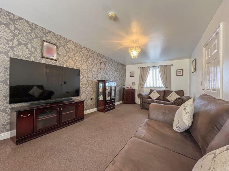 LIVING ROOM/DINER