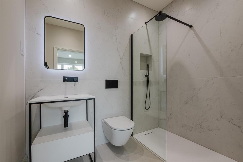 Bed 1 En Suite