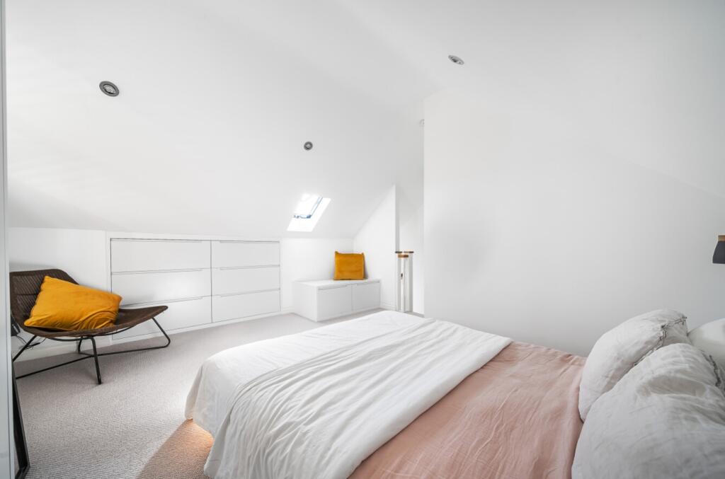 Bedroom 1b