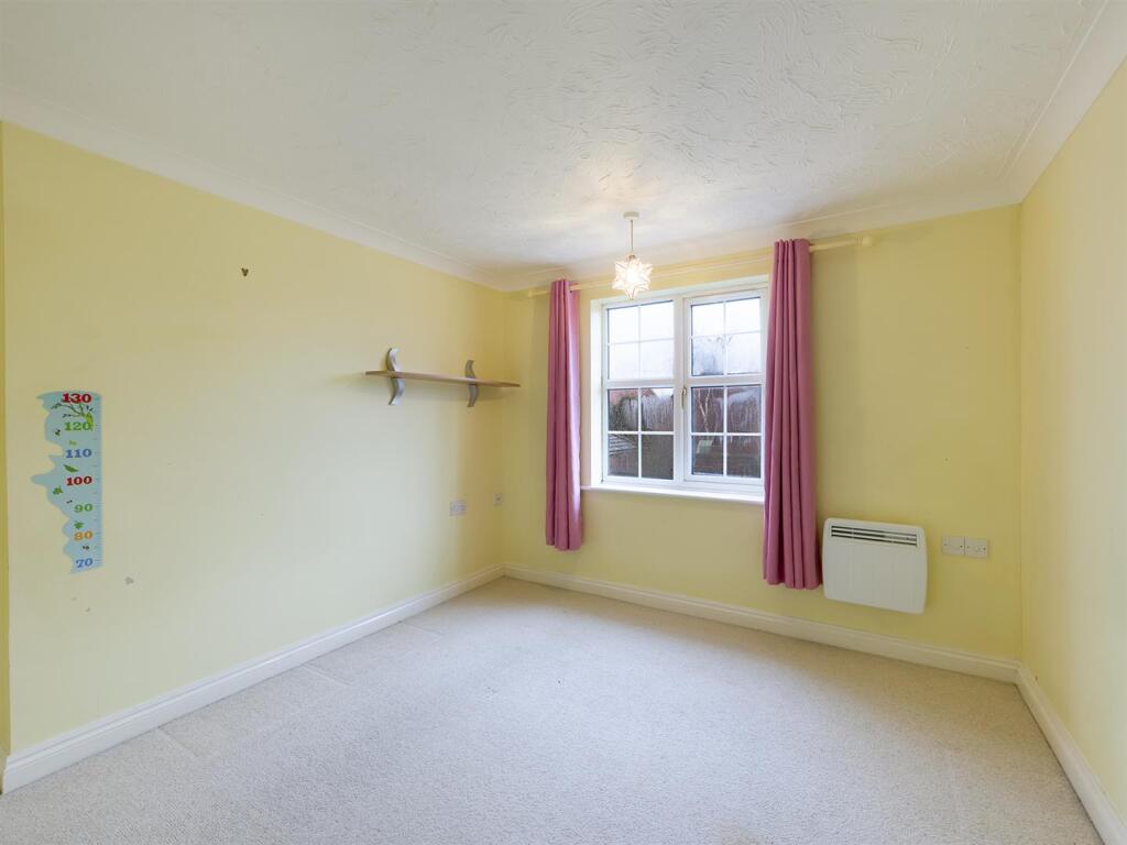 7 Vicarage Gardens NEW Jan 2021 (7).jpg