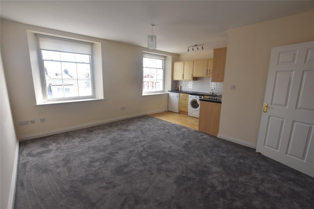 Lounge/Kitchen