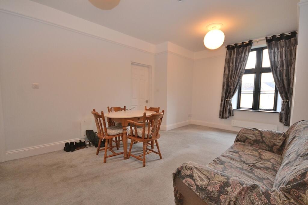 Sitting /Dining Room