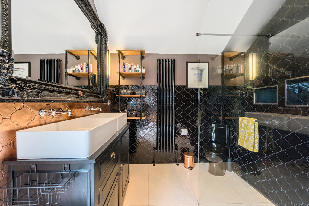 10-1340361-10-689...