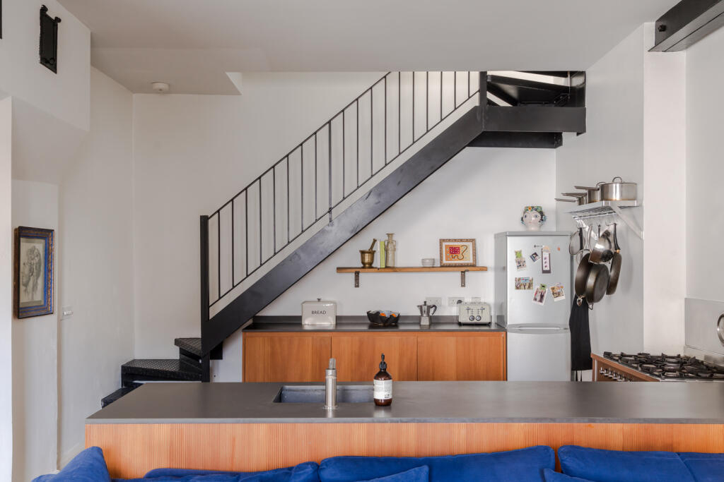 270700 - 6A Basing Court-34.jpg