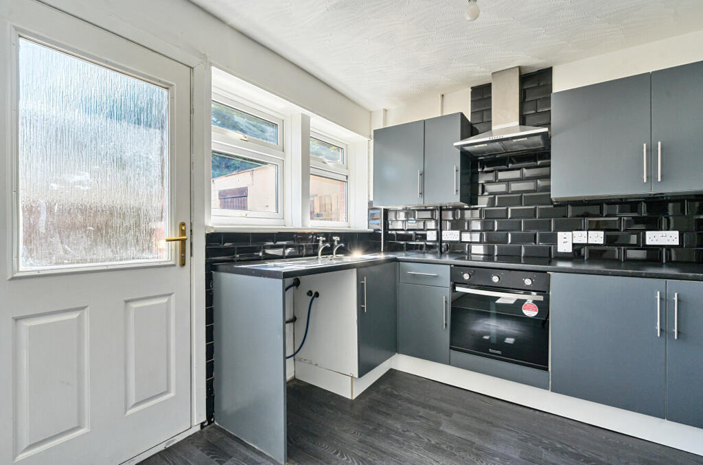 10-681502ec38072-...