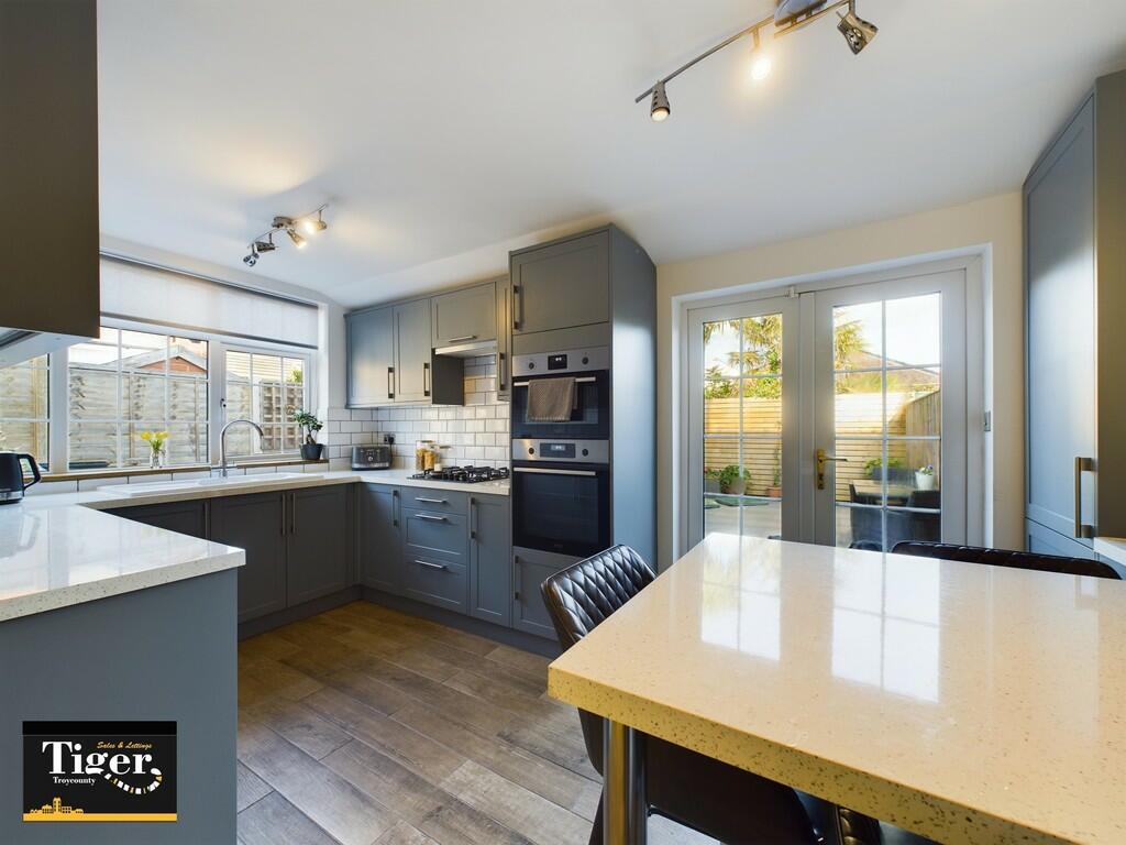 CAM02176G0-PR0346...