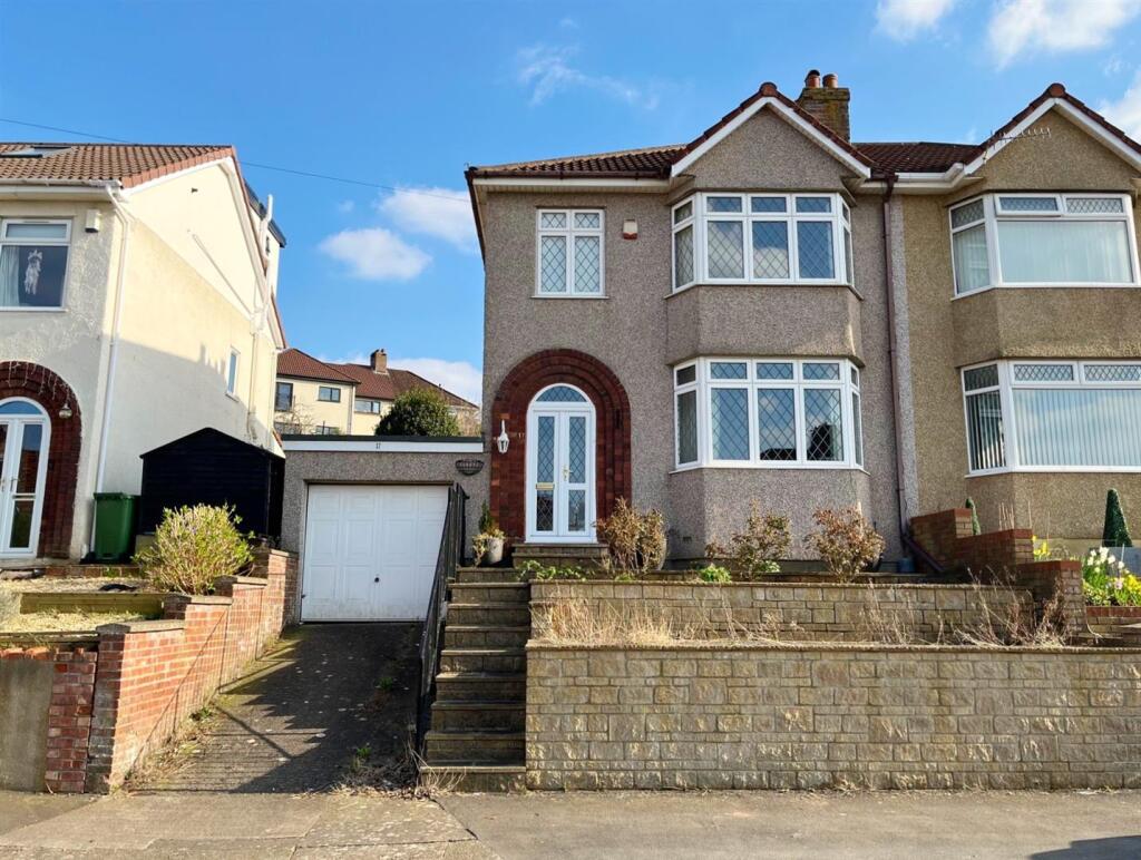 Front shot of property (1).jpg