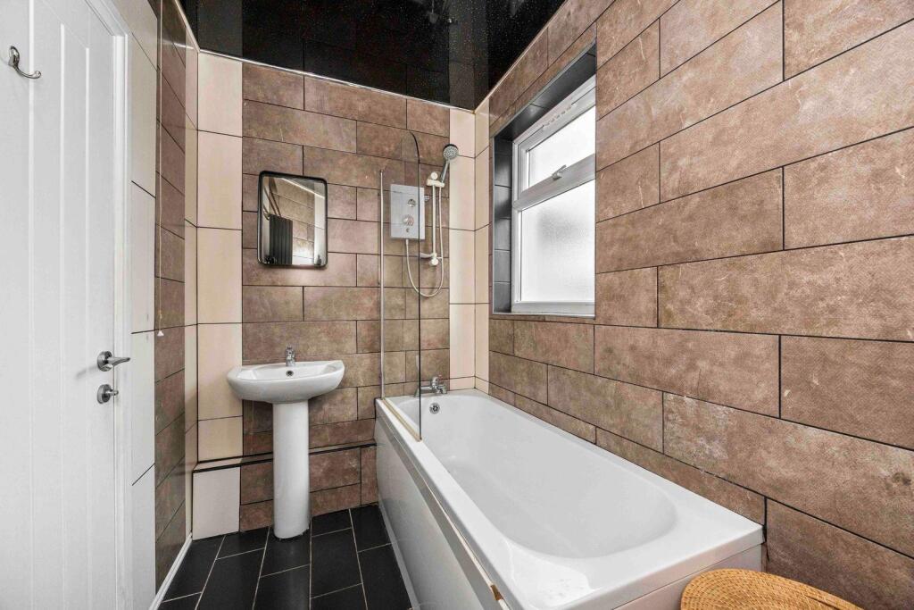 Florence Road 8 BATHROOM.jpeg