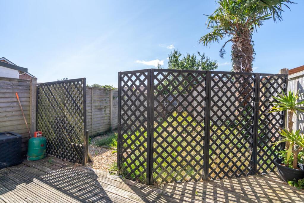 Rear Garden (2).jpg