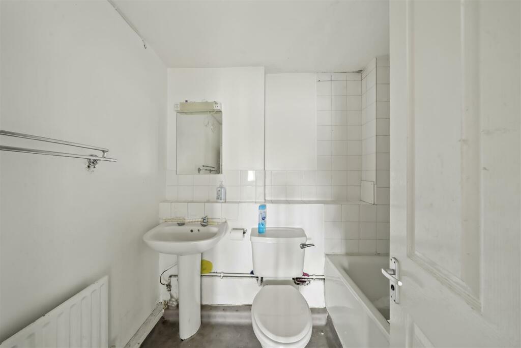 Flat 9, Worley Court, 1 Sandifer Drive,  - tQnbyII