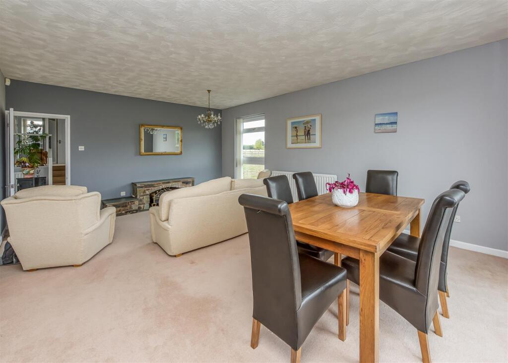 6 St Johns close-Sitting Room.jpg