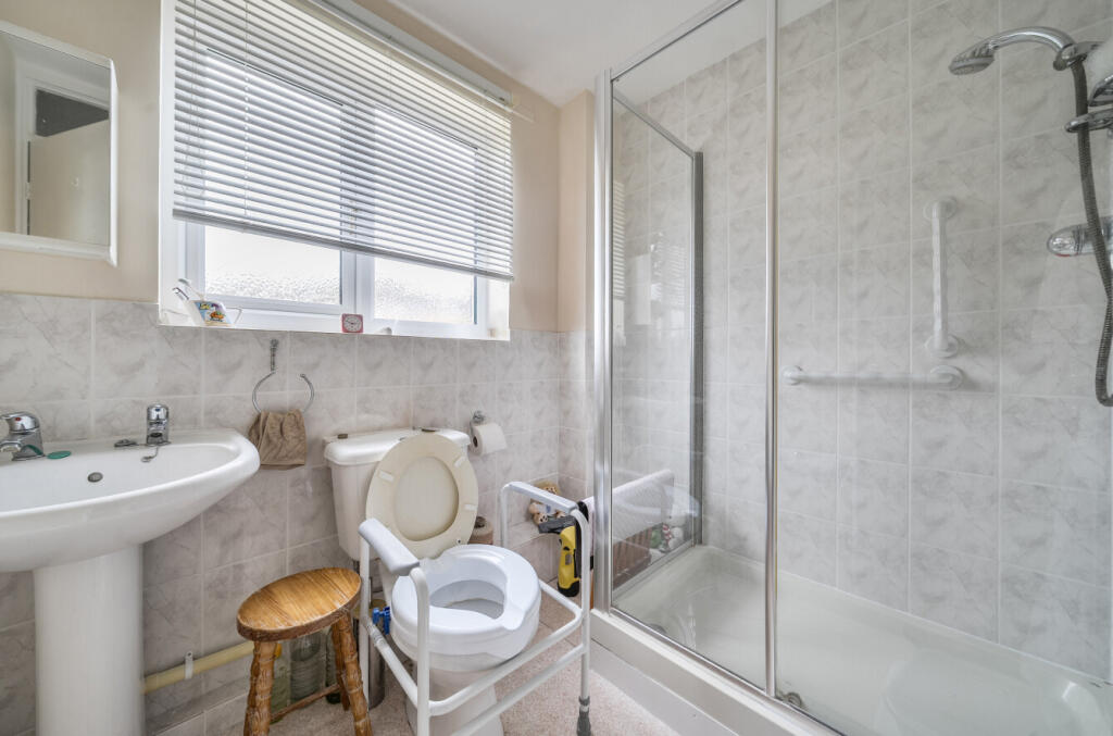 1349680-4-68c191f...