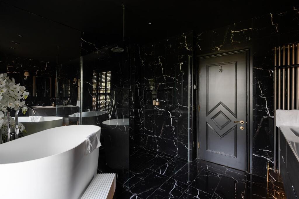 Principal Bedroom Suite