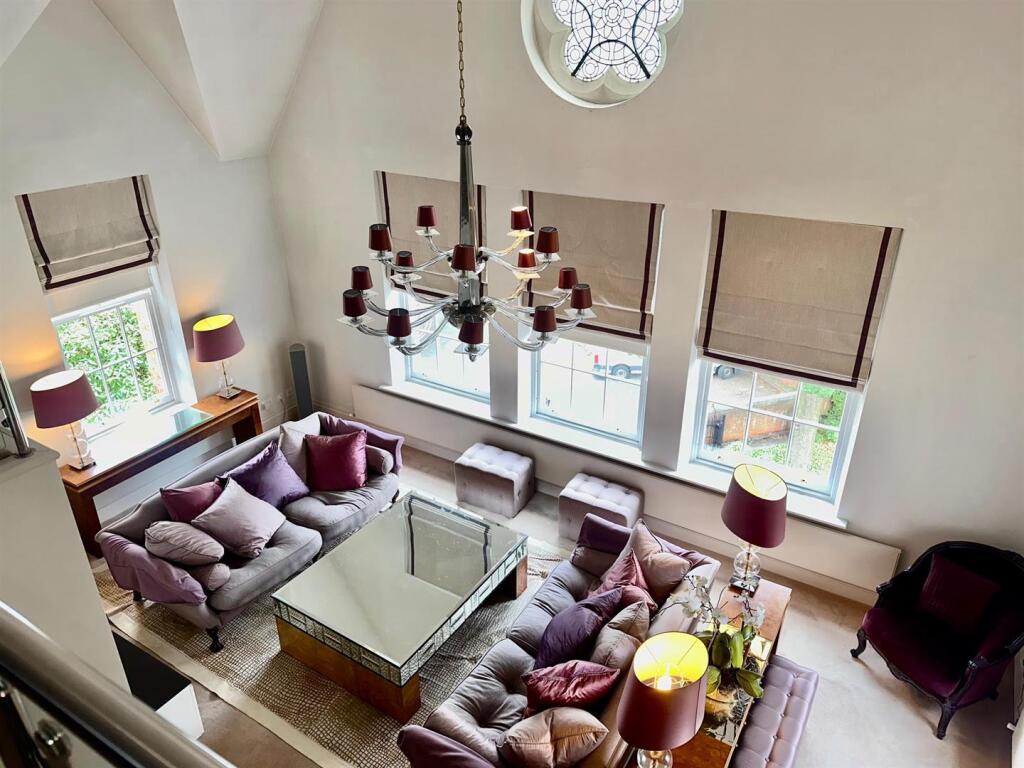 Lounge 3.jpg