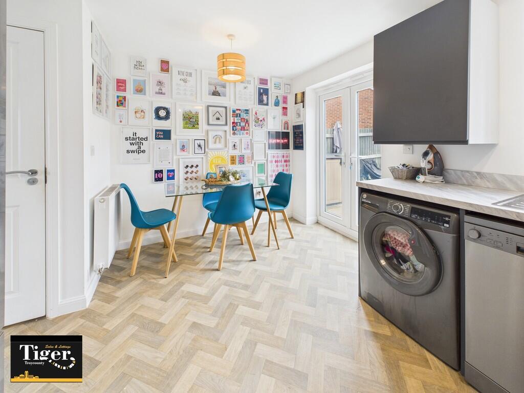 CAM02176G0-PR0684...