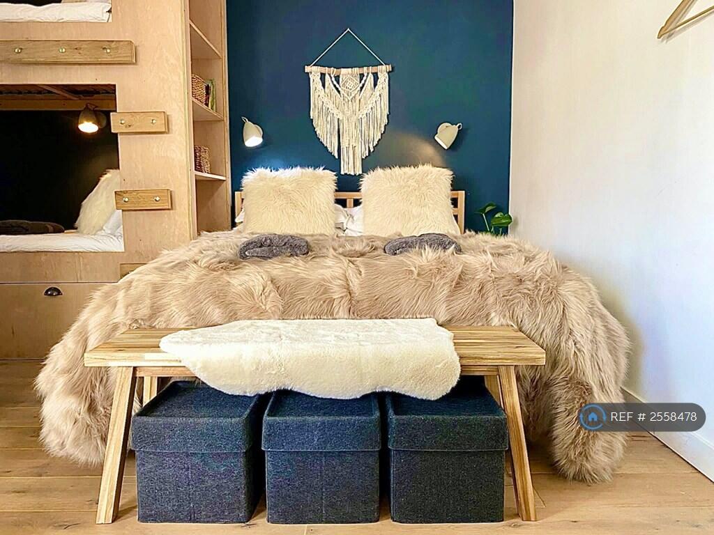 Cabin Sleeping Area (King Size)