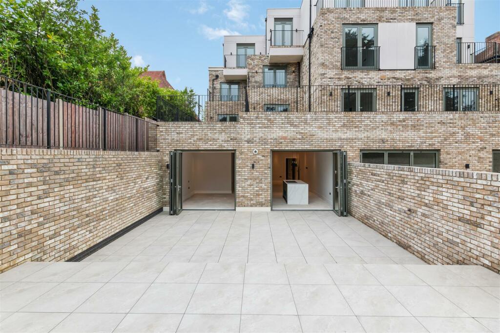 F1 397 Cockfosters Road Ph6.jpg