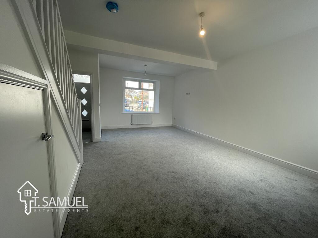 Living room 3.JPG