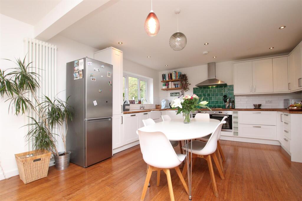 Kitchen Dining Area.JPG