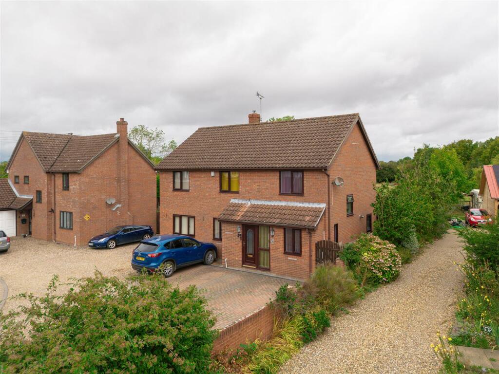 20240910113502 - DJI_0346 - 4 Pineview Bacton IP14