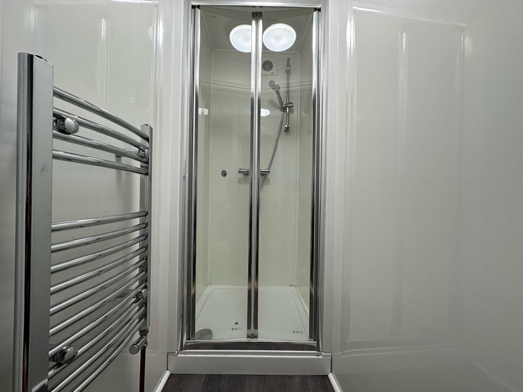 89B C Shower.jpg