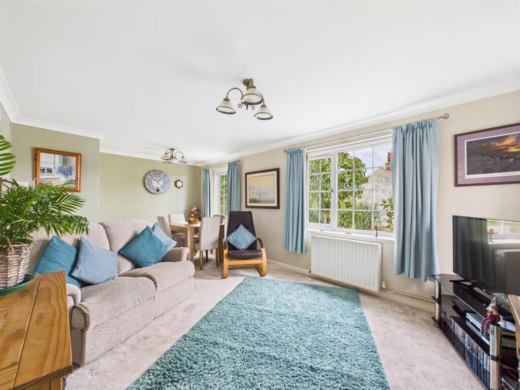 Living/Dining Area