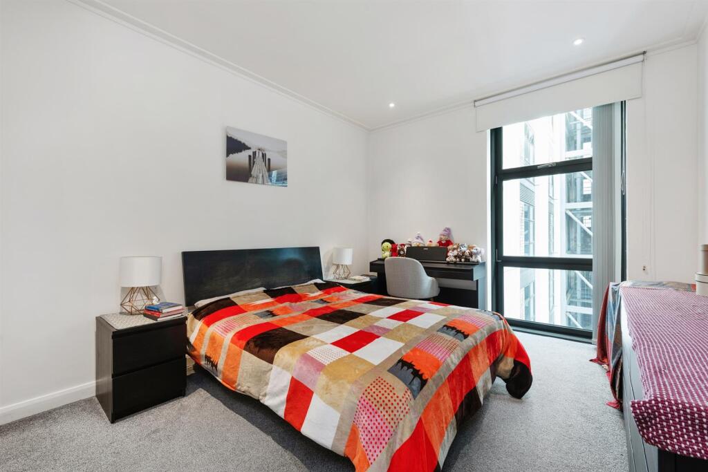 1302202513_REL_92 Discovery Dock Apartments West 2