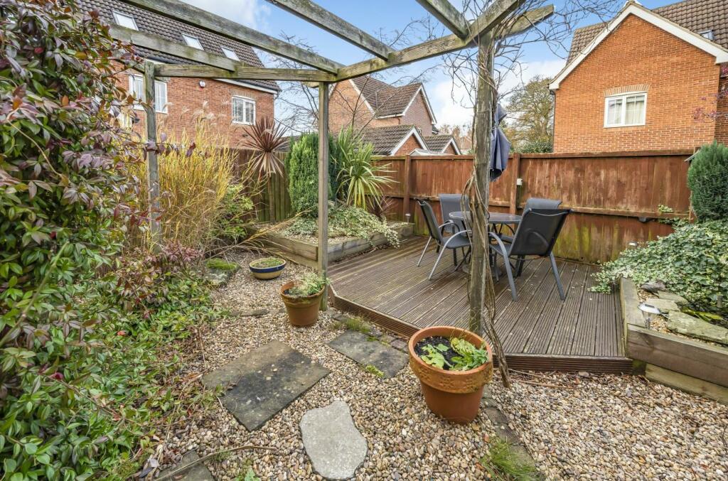 11 Robin Close