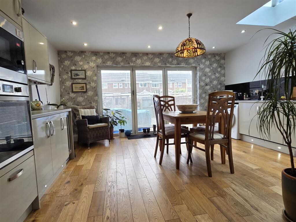 OPEN PLAN DINING KITCHEN