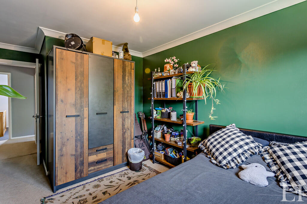 8646478-interiorW...