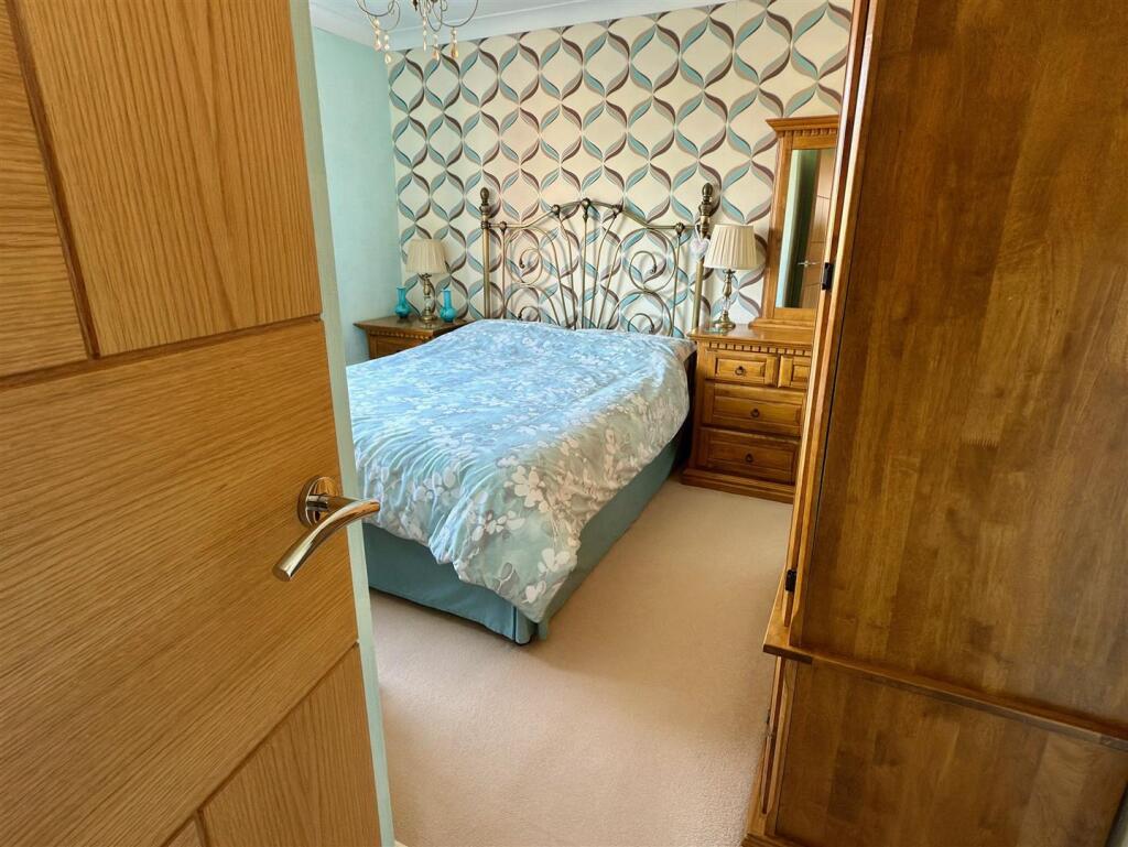 MASTER BEDROOM.jpg