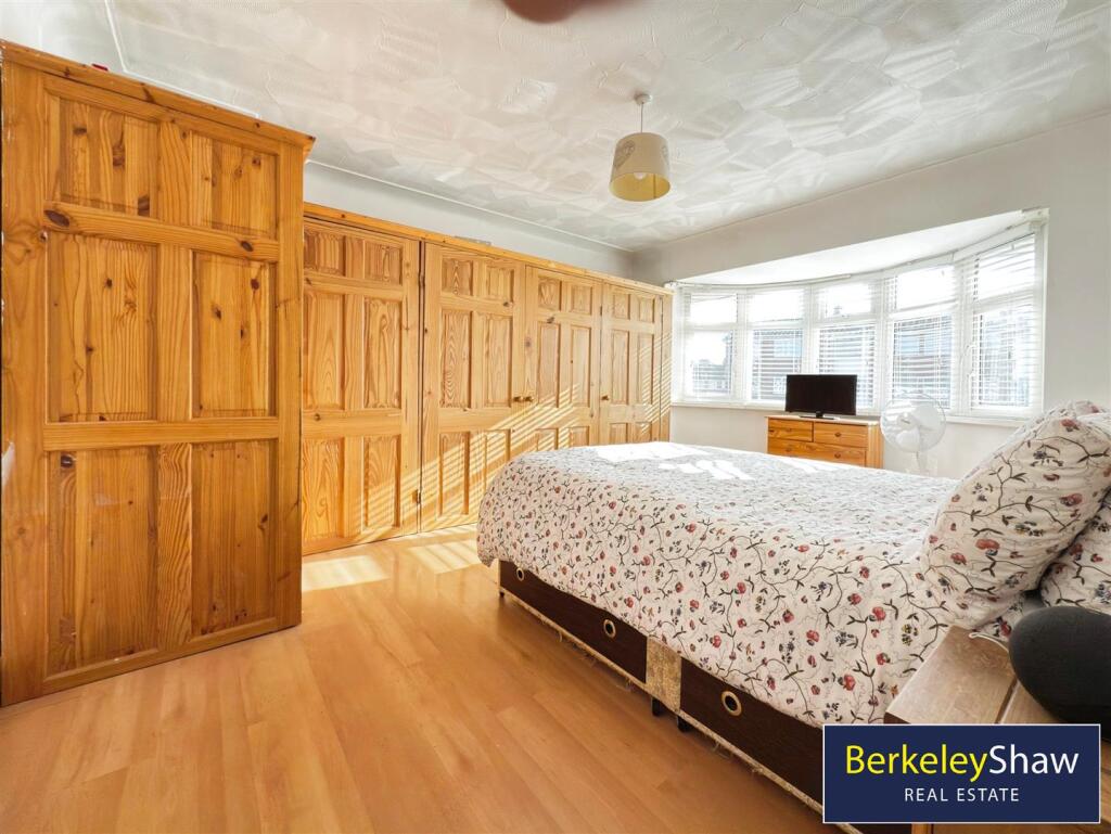 Front bedroom 1