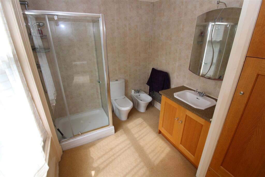 En-suite Bathroom T202508221635.jpg