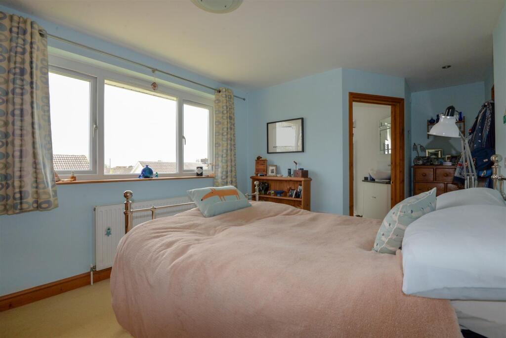 Bedroom1 3.jpg
