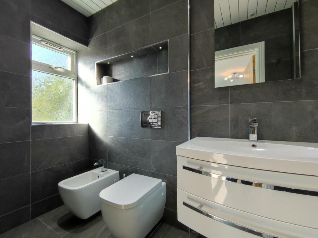 Master En-Suite 2