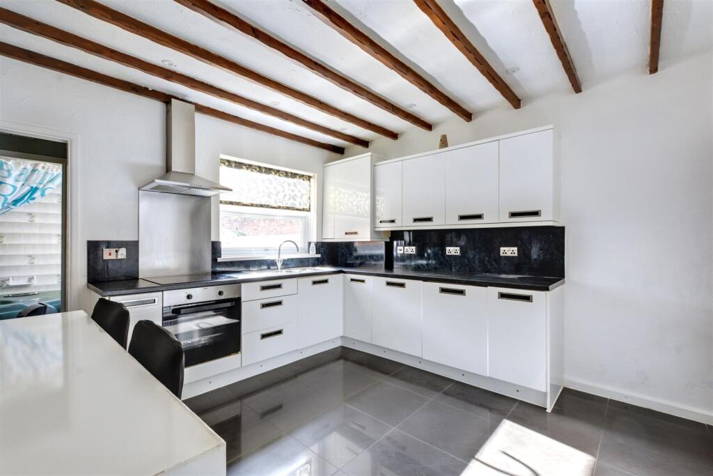 Kitchen_2.jpeg